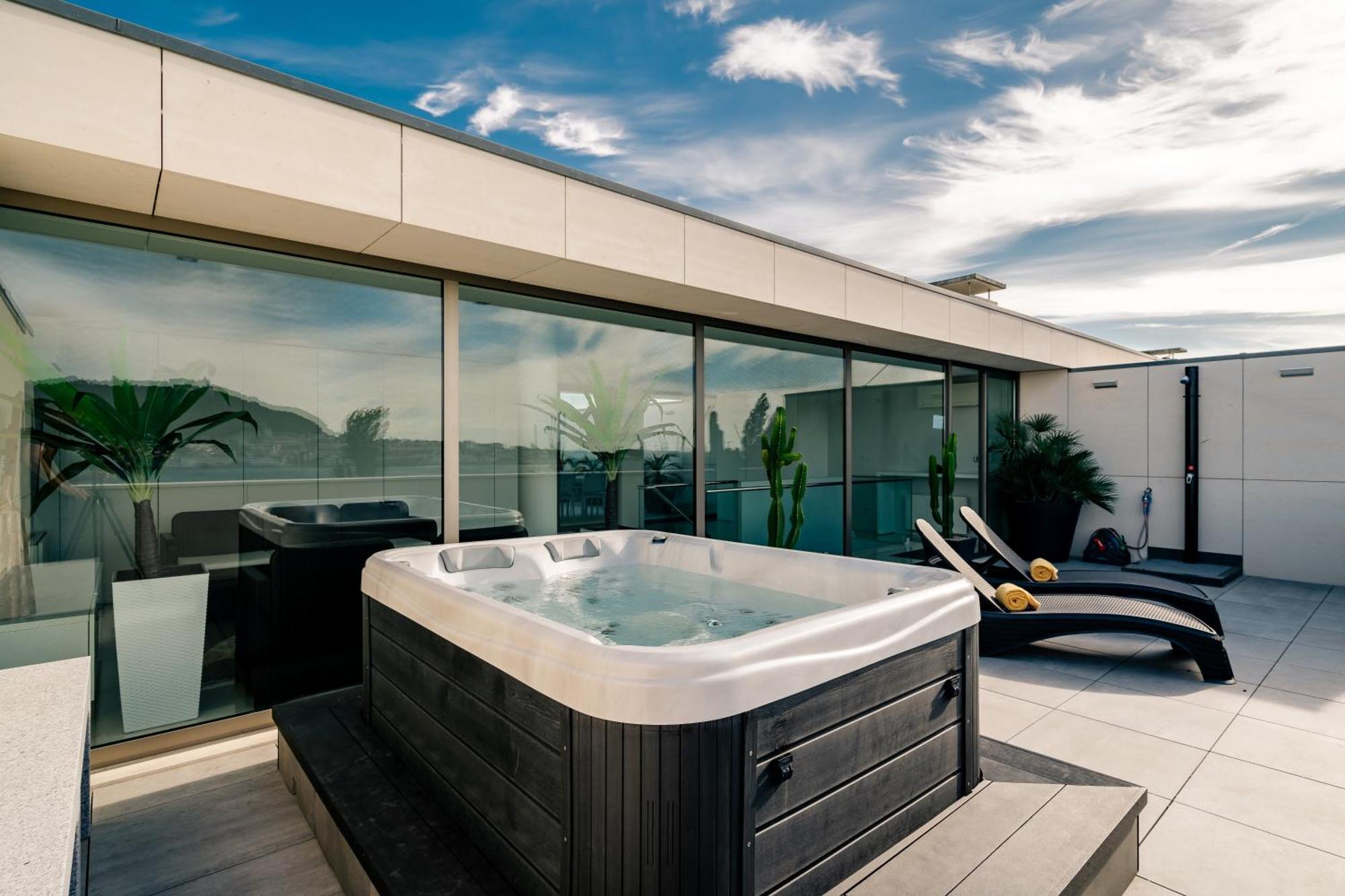 River Town View - Luxury Apartment With Jacuzzi On Terrace Viana do Castelo Exterior photo